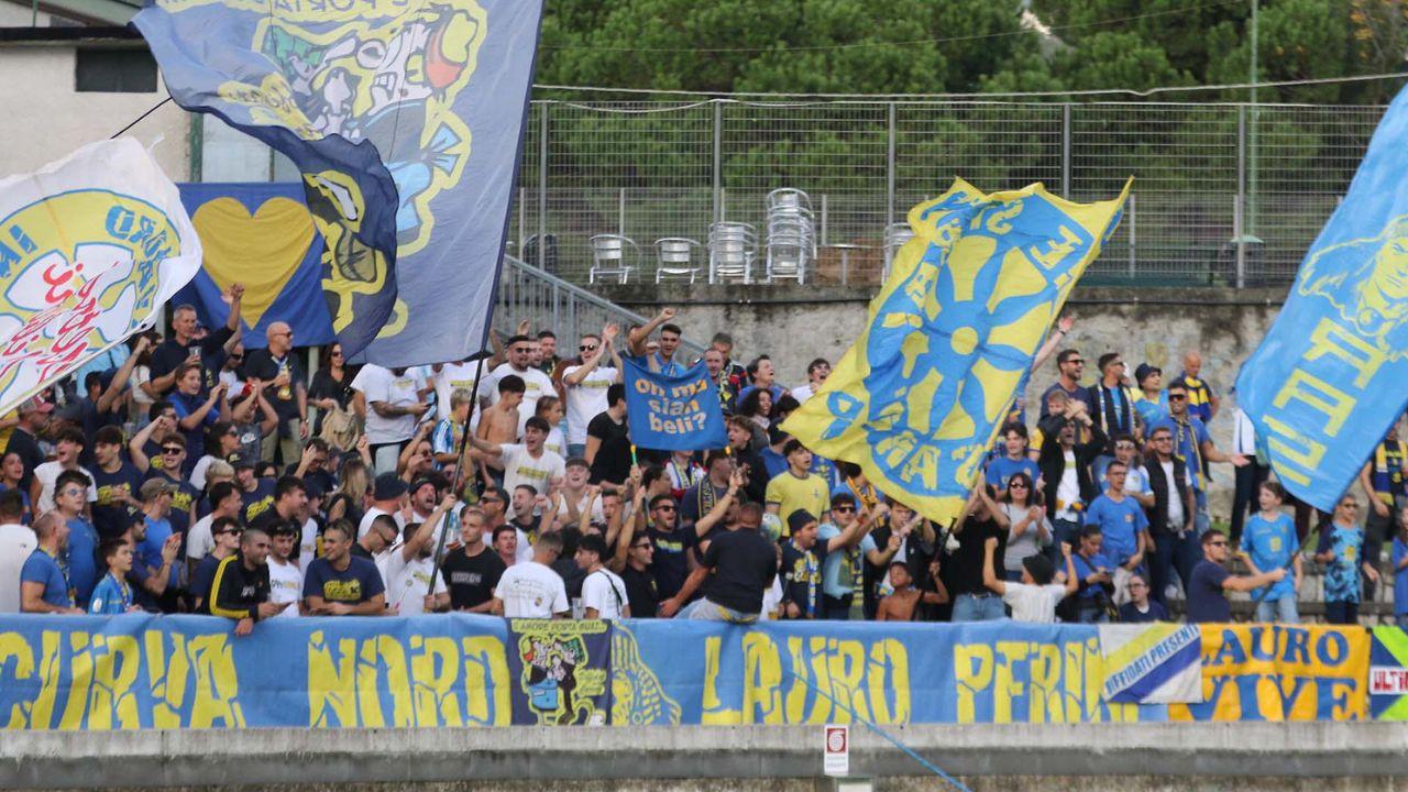
	I tifosi della Carrarese

