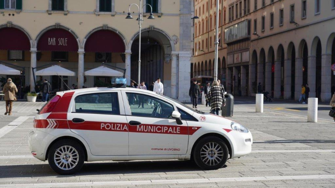 Auto della polizia municipale (foto archivio)