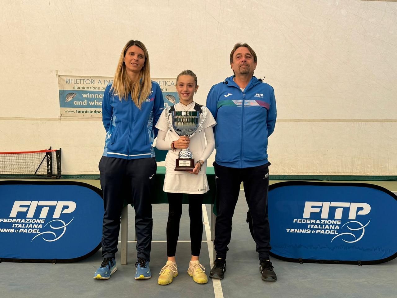 La tennista Sofia Brigatti con i tecnici della Federtennis