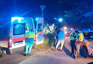 Prato, giovane perde il controllo della Porsche e si schianta contro un muretto