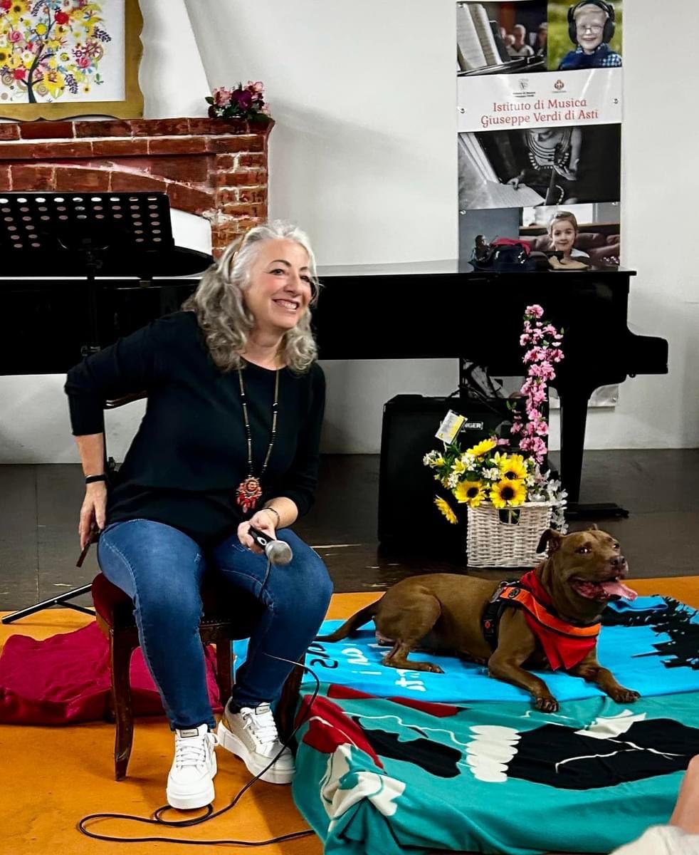 
	Monica Pais col cane Palla

