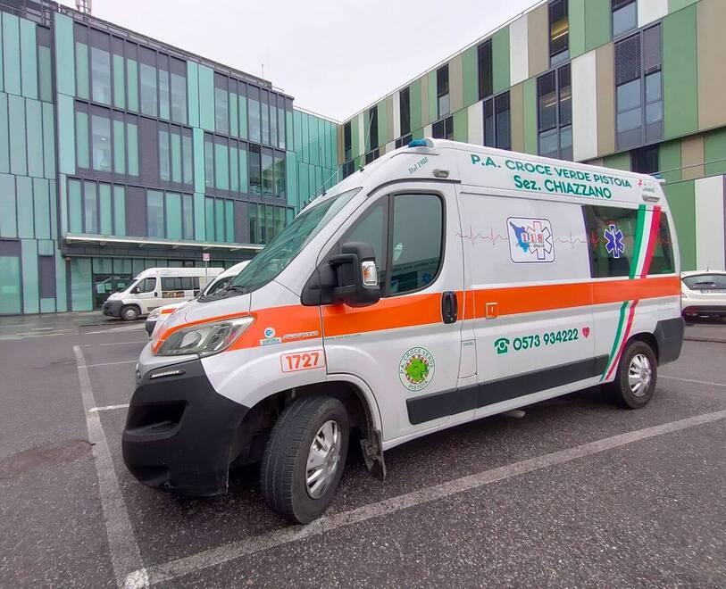 Pistoia, tornio si sgancia durante la lavorazione: operaio all’ospedale in codice rosso