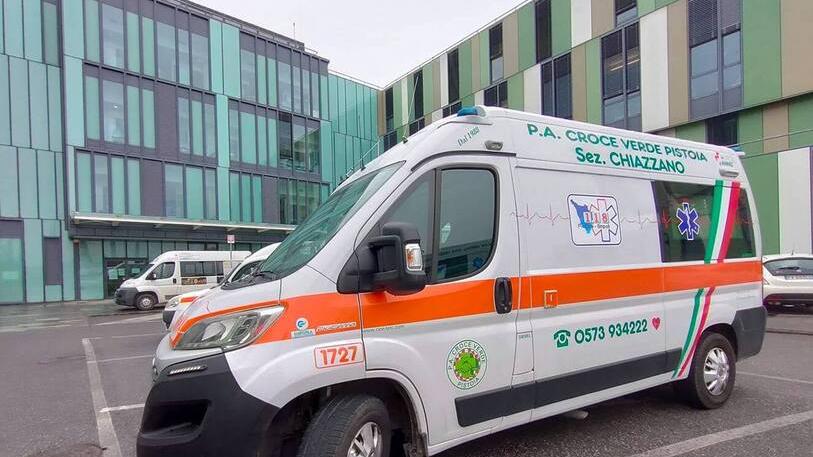 Pistoia, tornio si sgancia durante la lavorazione: operaio all’ospedale in codice rosso