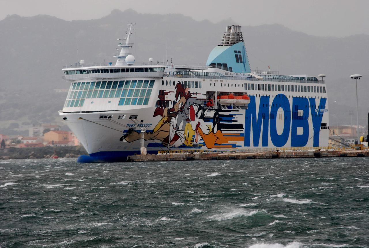 Maltempo - traghetto moby in difficoltà