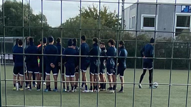 (il gruppo al Geovillage durante l'allenamento)
