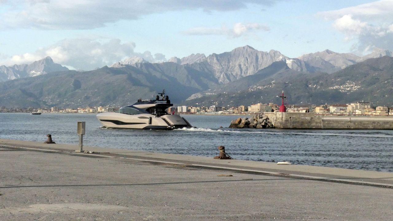 L’imboccatura del porto di Viareggio (foto Paglianti)