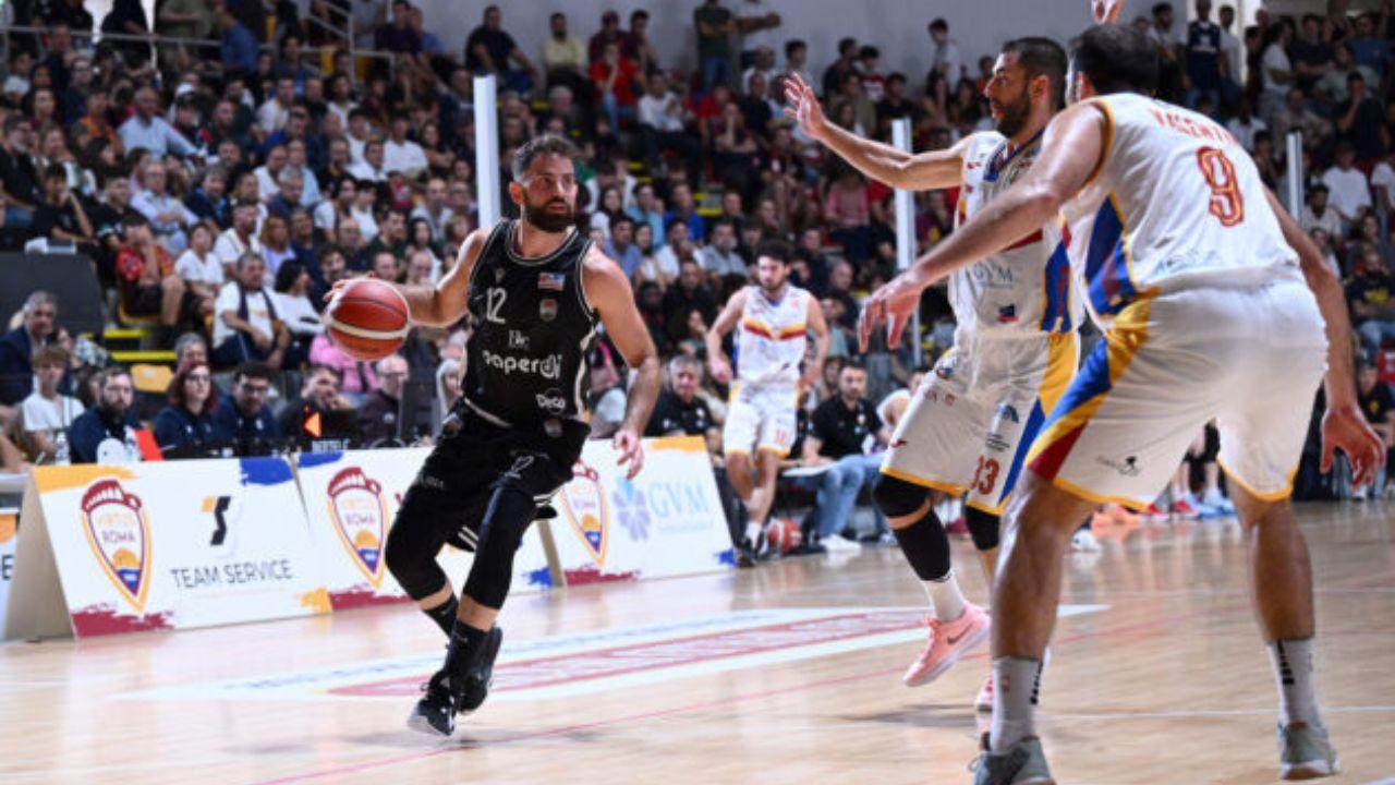 Amos Ricci in maglia Caserta