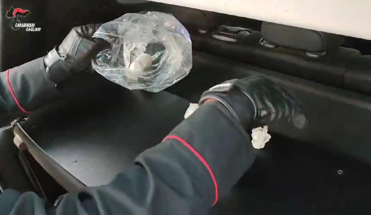 Quattro chili di marijuana in auto, arrestati due giovani