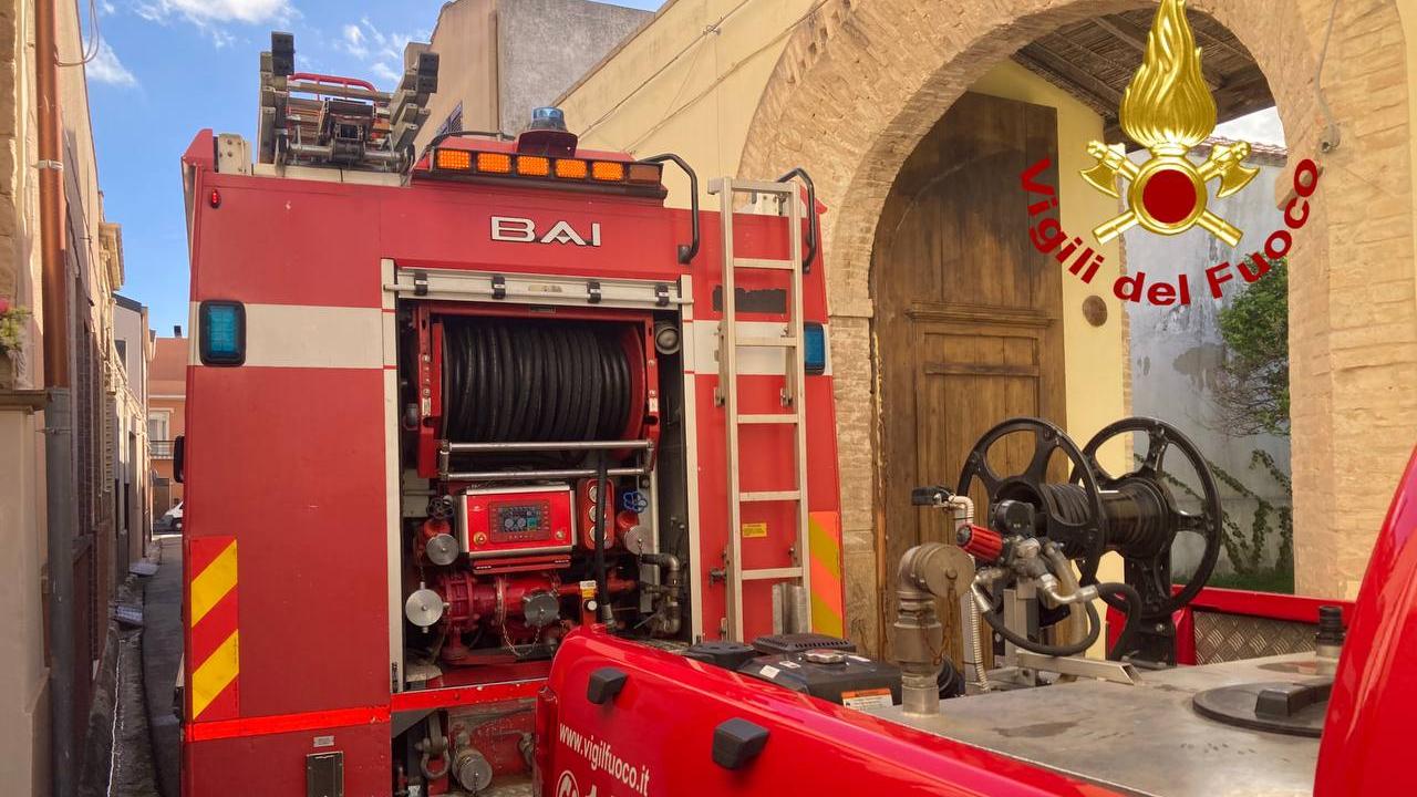 Attimi di paura per l’incendio in un B&b