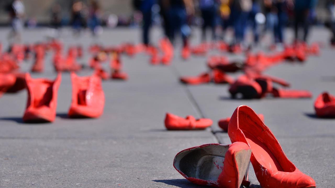 Le scarpe rosse, simbolo della lotta contro la violenza sulle donne