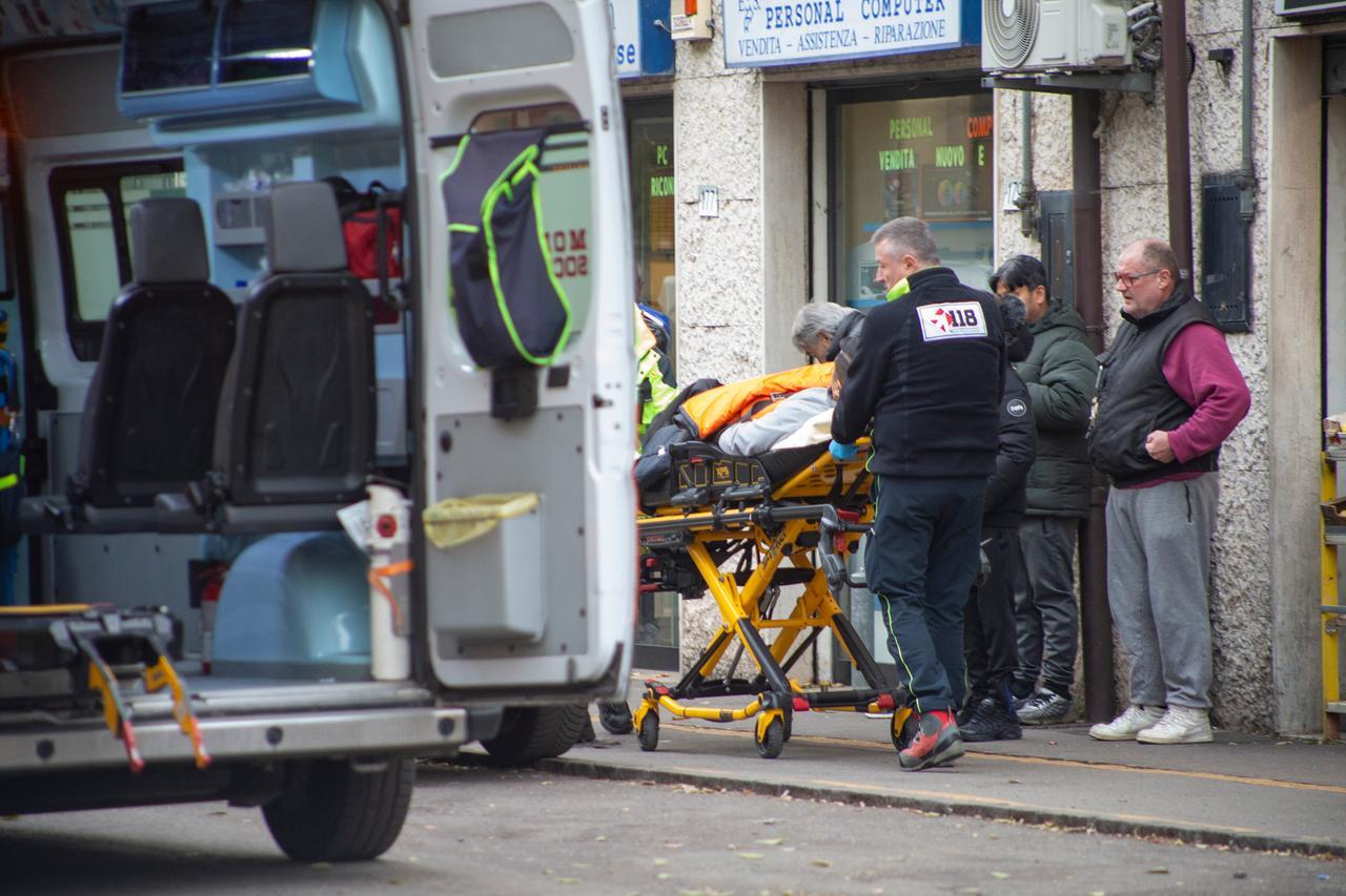
	Il giovane soccorso dopo la caduta in via Luosi

