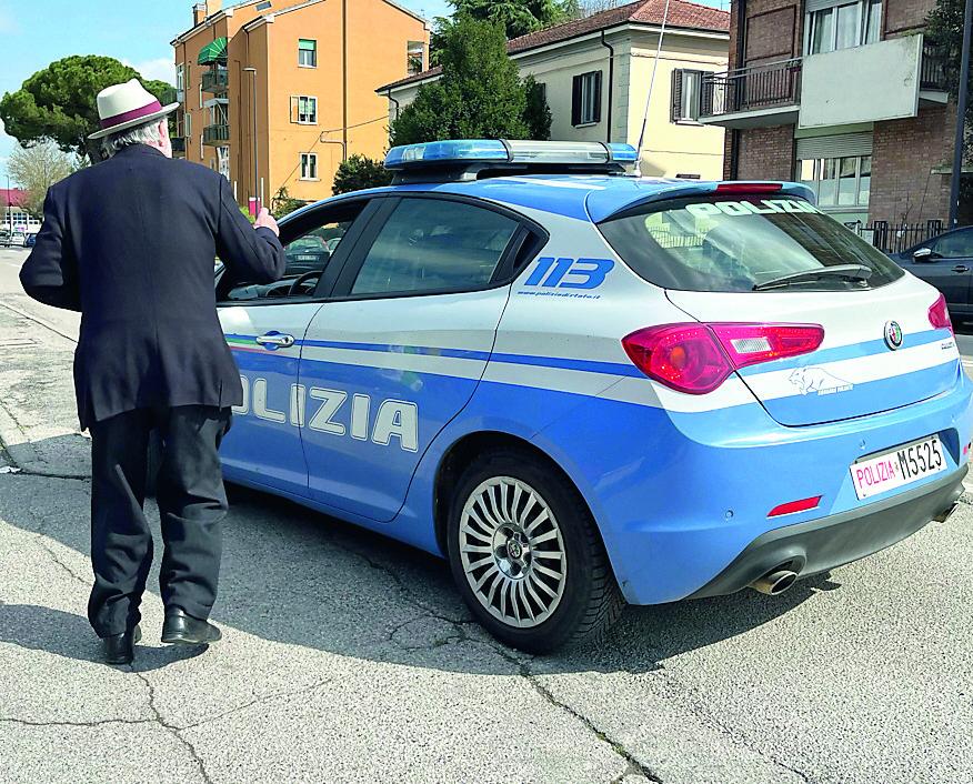 Ferrara, truffatore arrestato con 20mila euro nello zaino prima della fuga in treno