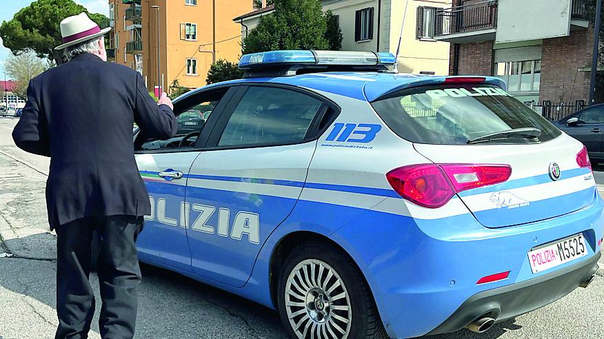 Ferrara, truffatore arrestato con 20mila euro nello zaino prima della fuga in treno