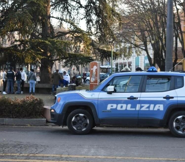 Paura in autostazione a Modena. E i negozi diventano un rifugio per studenti