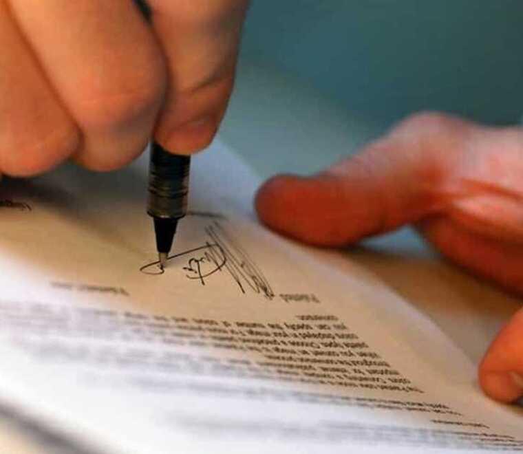 Camposanto, il testamento del padre è falso. Ma la figlia si tiene 900mila euro