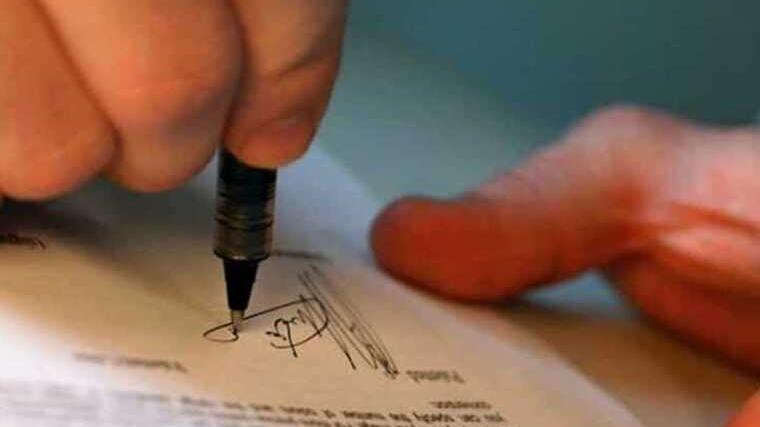 Camposanto, il testamento del padre è falso. Ma la figlia si tiene 900mila euro