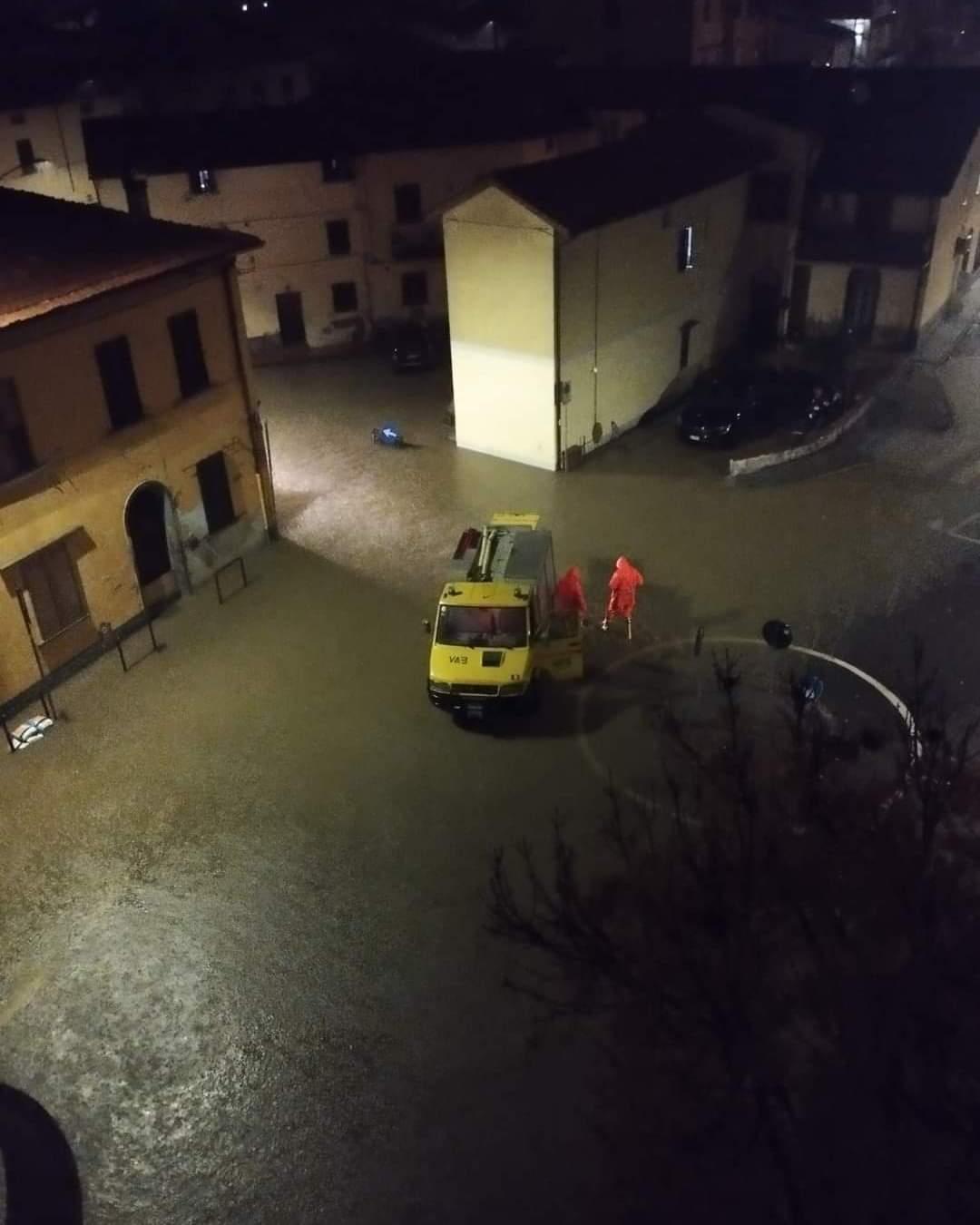 
	La stazione di Montale allagata

