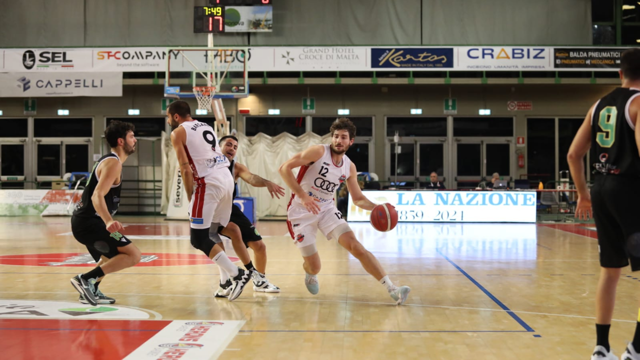 Andrea Del Debbio in azione contro il Costone Siena