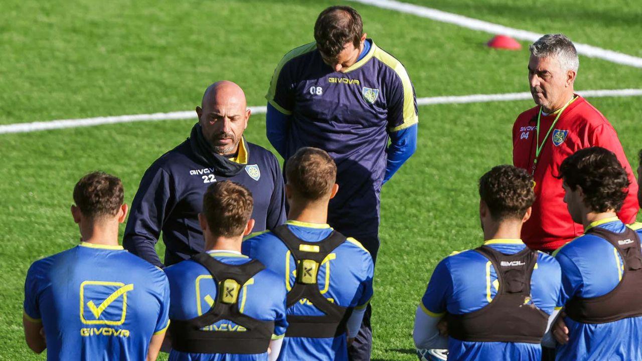 Mister Calabro a confronto con la squadra