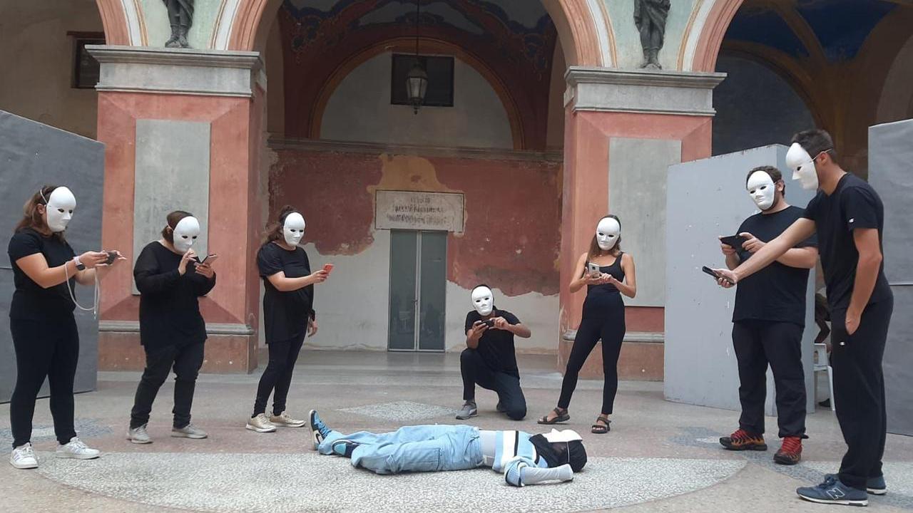 Un po’ Giulietta, un po’ Saman: spettacolo al Teatro Ruggeri di Guastalla