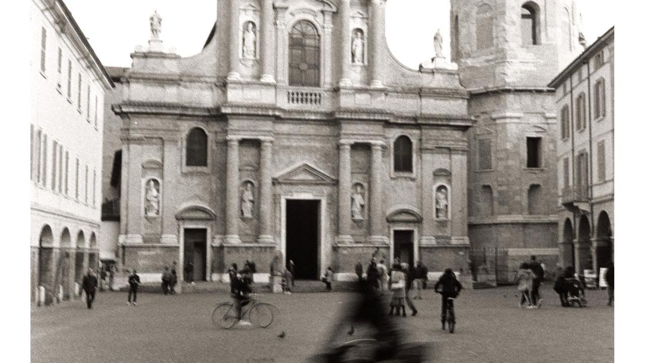 In centro a Reggio Emilia arriva la mostra fotografica “Ore d’Argento-Esagono”