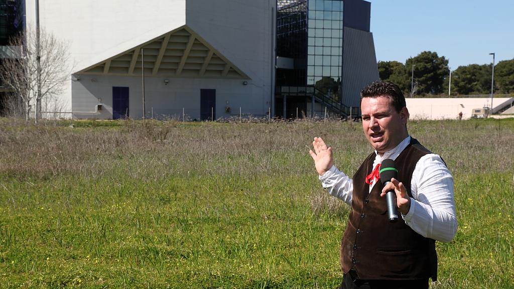 Cristian Cocco durante un servizio per Striscia la notizia