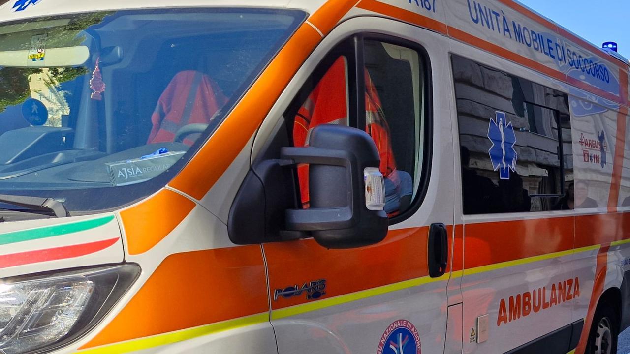 Cagliari, un operaio cade nella tromba dell’ascensore