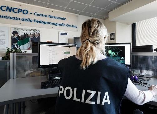 Empoli, foto e video pedopornografici su pc e smartphone: arrestato