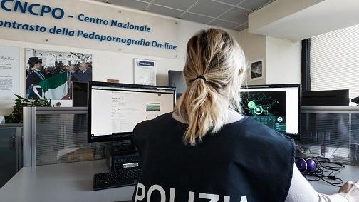 Empoli, foto e video pedopornografici su pc e smartphone: arrestato