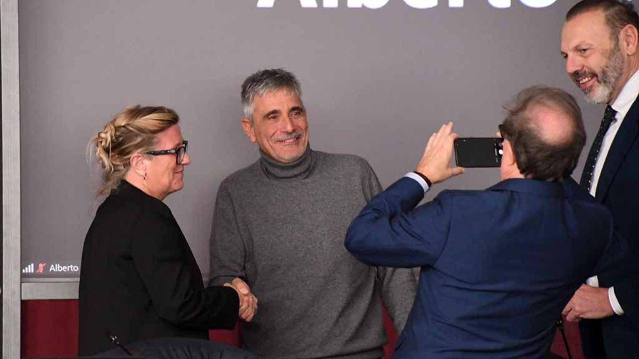 La stretta di mano tra Serena Arrighi e Fabrizio Santucci (Foto di Claudio Cuffaro)
