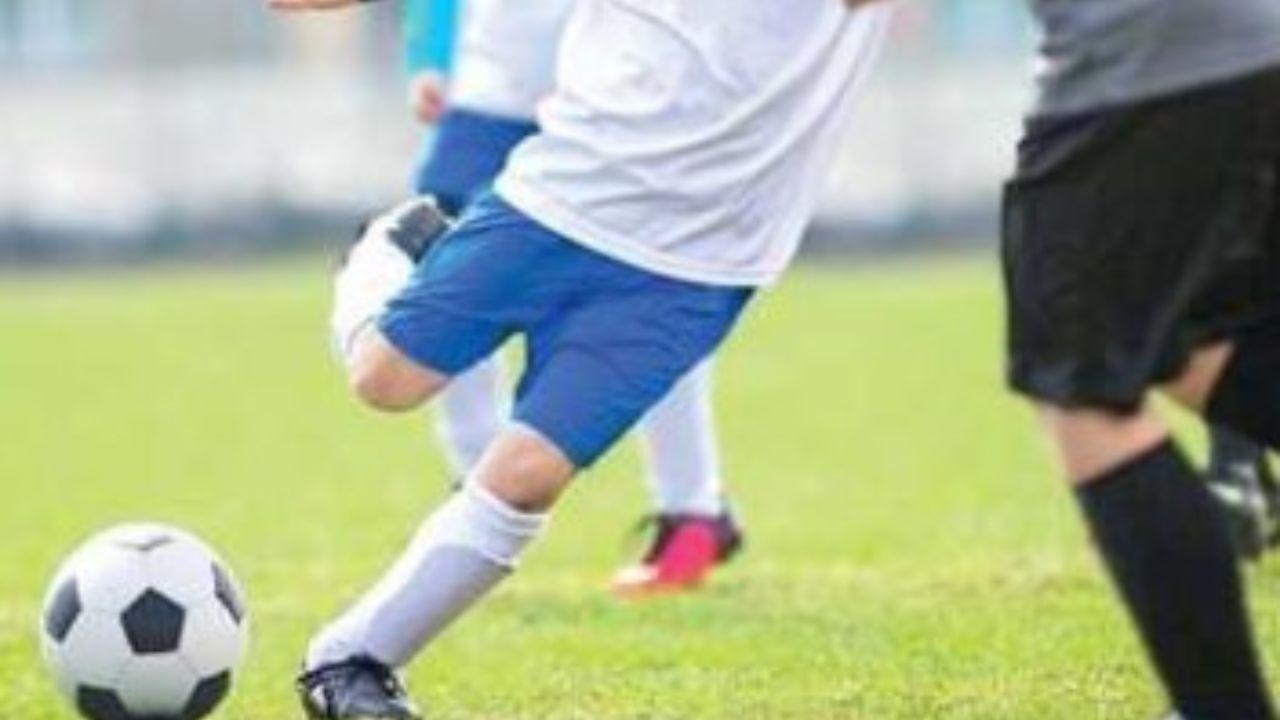 Una partita tra giovani calciatori (foto di repertorio)