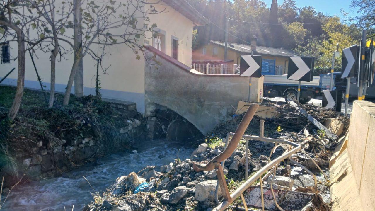 La strozzatura che rallenta il deflusso delle acque del torrente Bardena a Figline