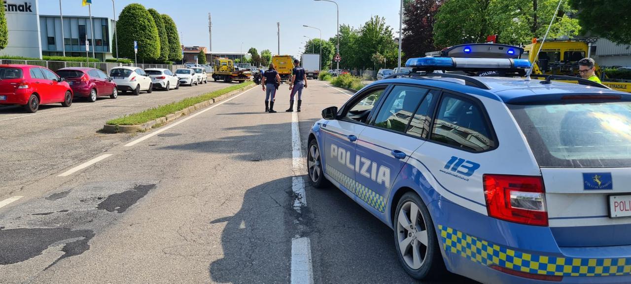 Auto senza assicurazione, la Polstrada sequestra 43 veicoli. Una donna di 80 anni da 5 anni in giro senza copertura