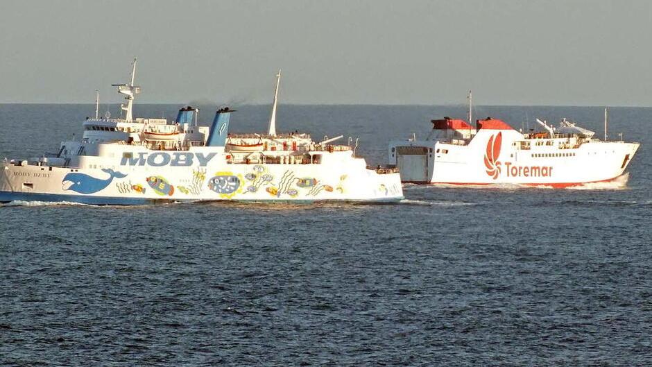 I traghetti (foto Barlettani d'archivio)