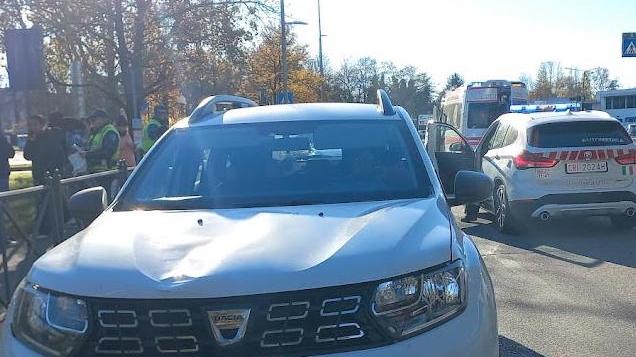 Studentessa di 14 anni investita da un’auto all’uscita da scuola