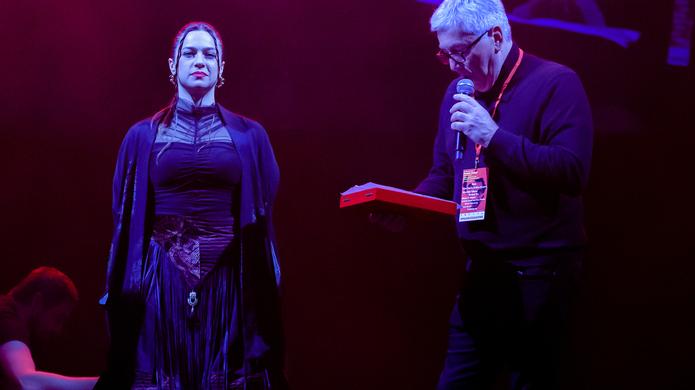 Il teatro pieno per Piero Ciampi si commuove con la storia di Zhora