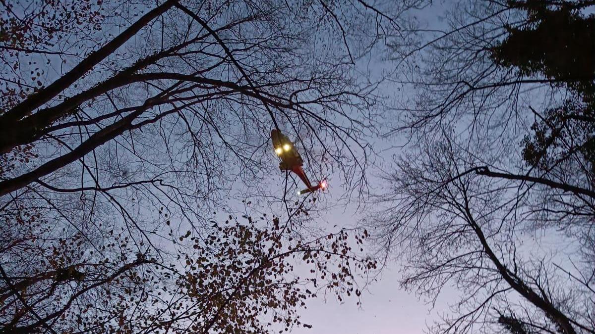 Barga, trauma cranico per cacciatore caduto nei boschi