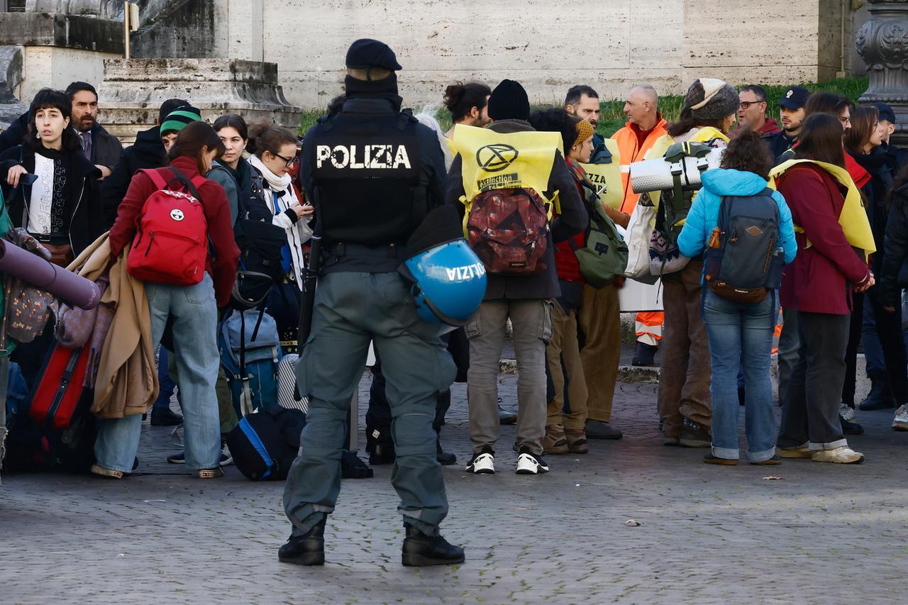 
	Il blitz degli attivisti davanti al Viminale

