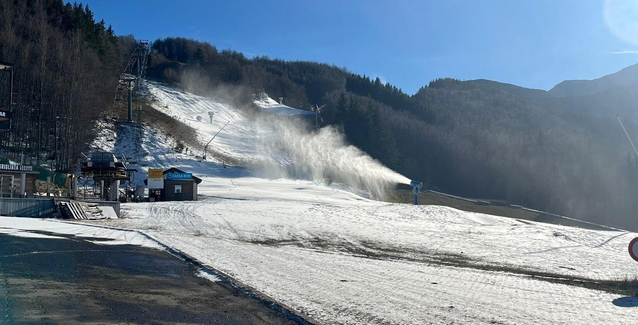 
	La neve sparata sulle piste di Passo del Lupo

