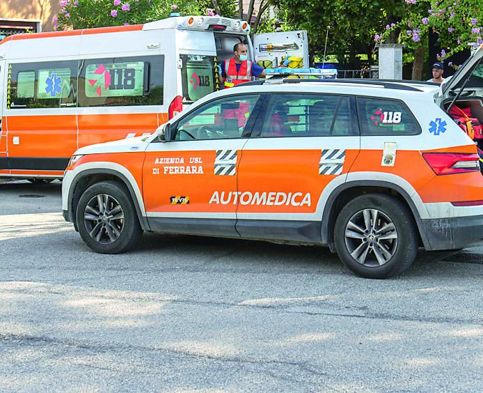 Ferrara, scontro fra auto e scooter: ferito ragazzo di 16 anni