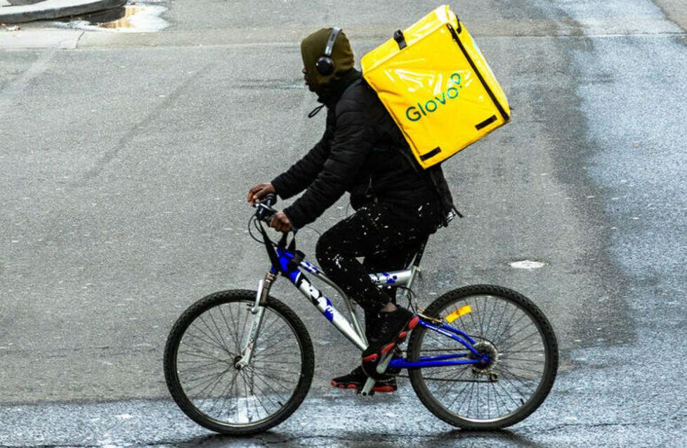 Glovo, maxi multa dal Garante: l’indagine nata dopo il rider morto a Firenze