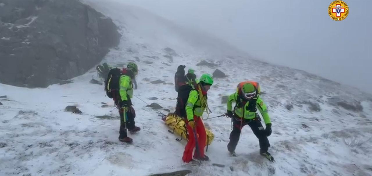 Con le scarpe da passeggio sul Monte Cusna: salvati quattro giovani escursionisti nella bufera