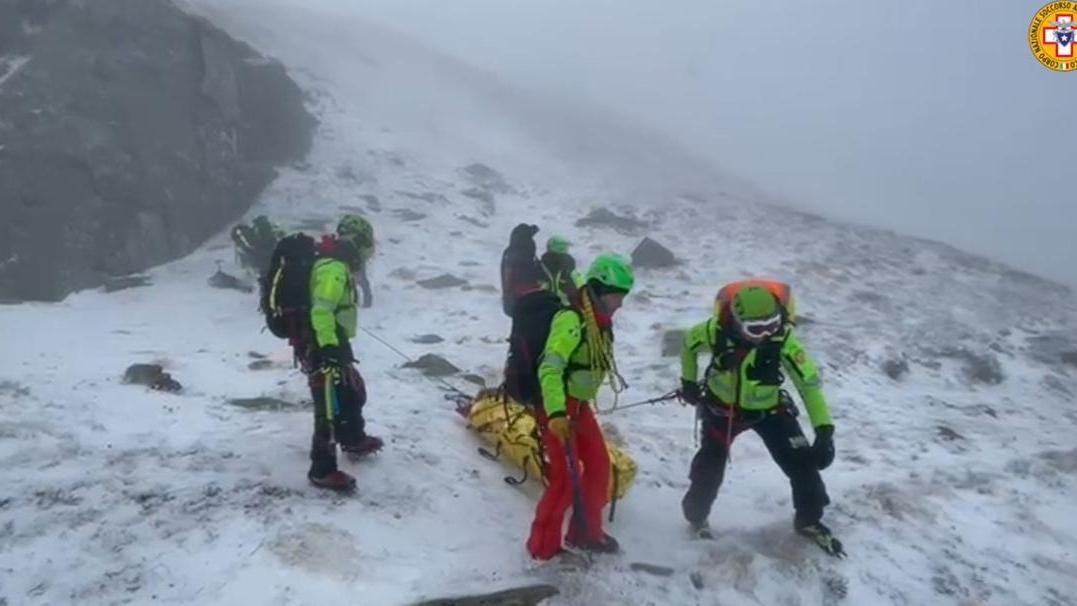Con le scarpe da passeggio sul Monte Cusna: salvati quattro giovani escursionisti nella bufera