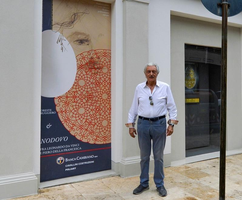 
	L'opera rubata e l'autore, l'architetto Oreste Ruggiero, proprietario dell'ex cinema Adriano

