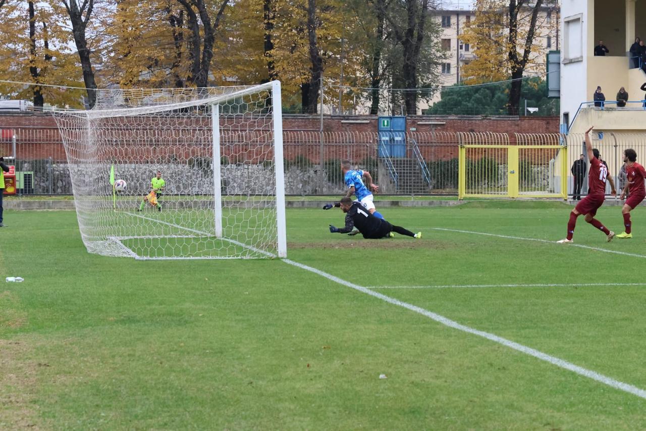 
	Il gol di Magazz&ugrave; che ha deciso l'incontro (foto Giovanni Tarducci)

