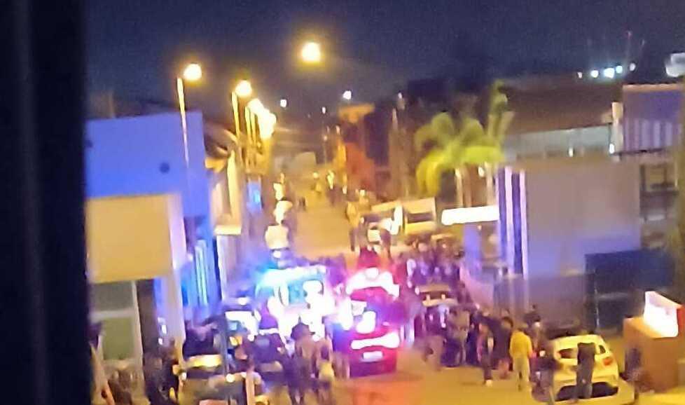 
	L&rsquo;ambulanza e la polizia&nbsp;intervenute in via del Bravo a Nazzano

