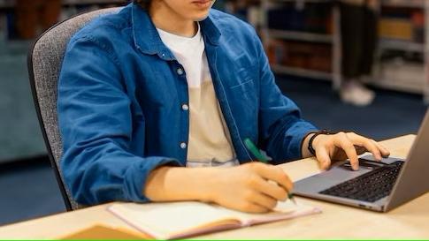 A 18 anni nei guai per la droga poi studia, si diploma e si salva