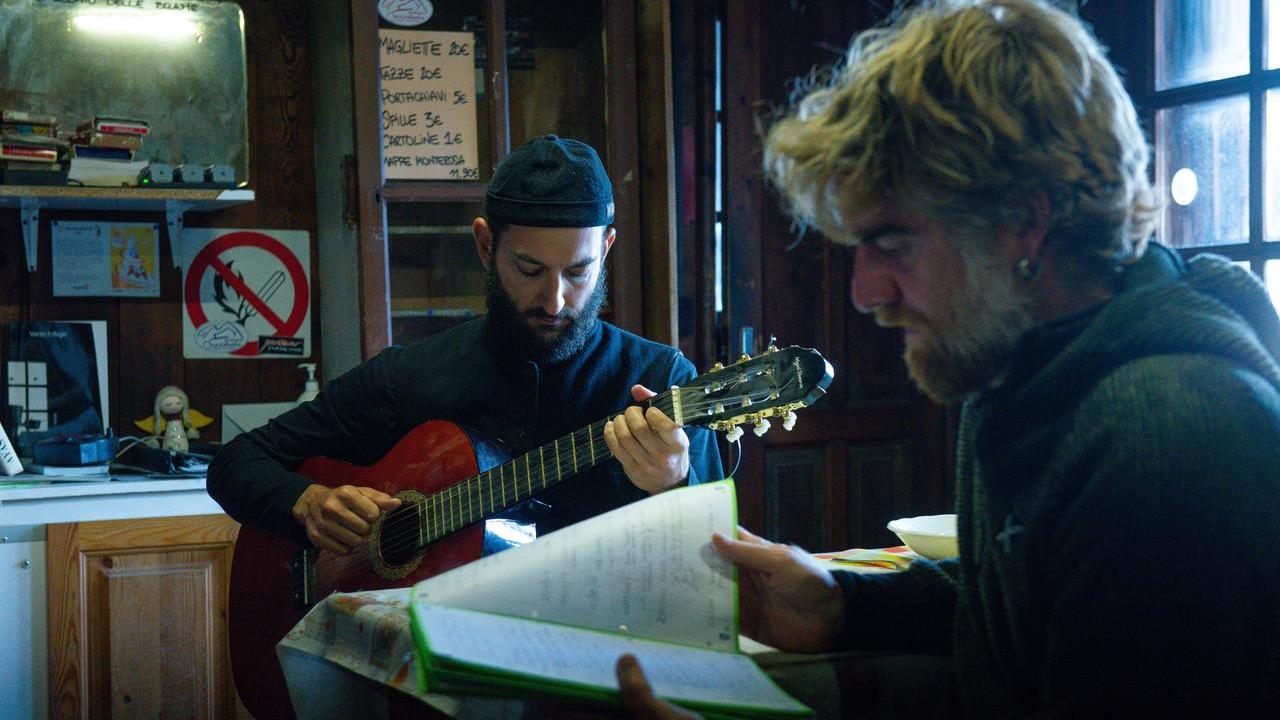 Al cinema c’è “Fiore mio”, il film di Cognetti con musiche di Brondi