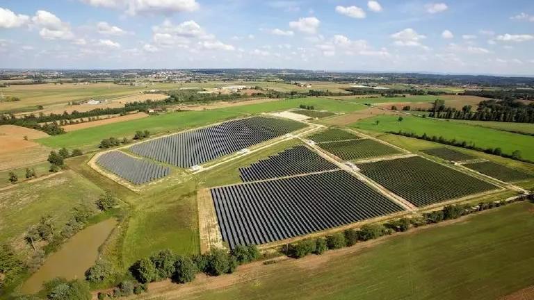 Un impianto agrivoltaico