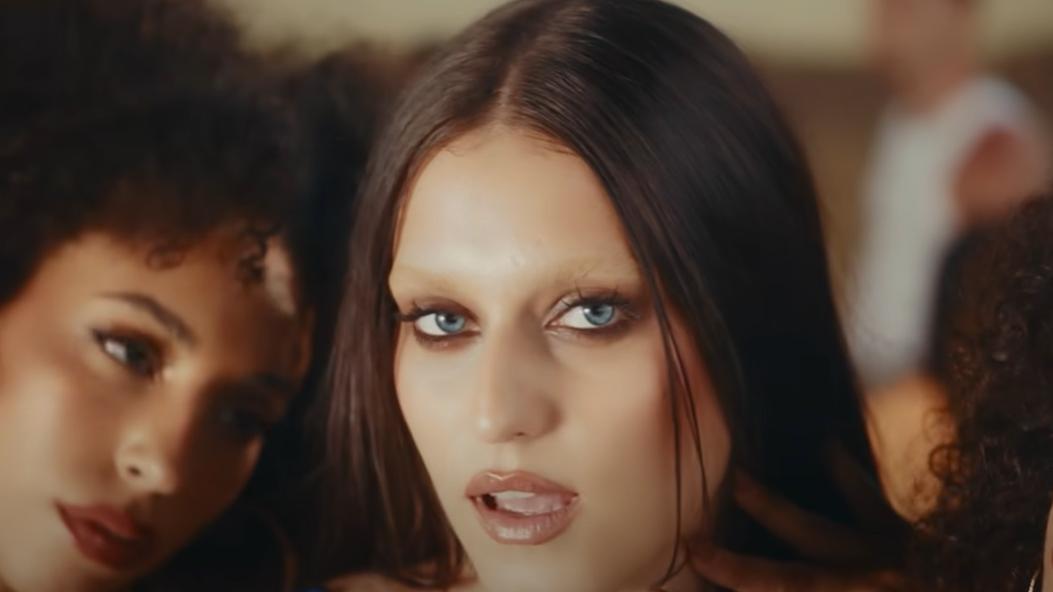 Gaia nel video "Sesso e Samba" 